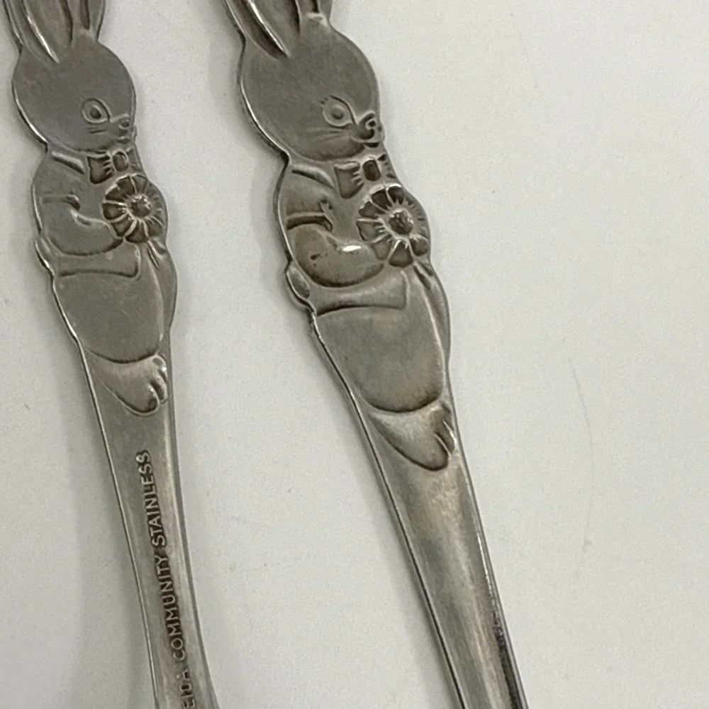 2‎ Oneida Community Stainless Baby Bunny Rabbit Spoon 4